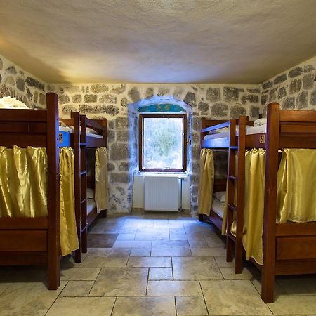 Old Town Youth Hostel Котор Екстериор снимка