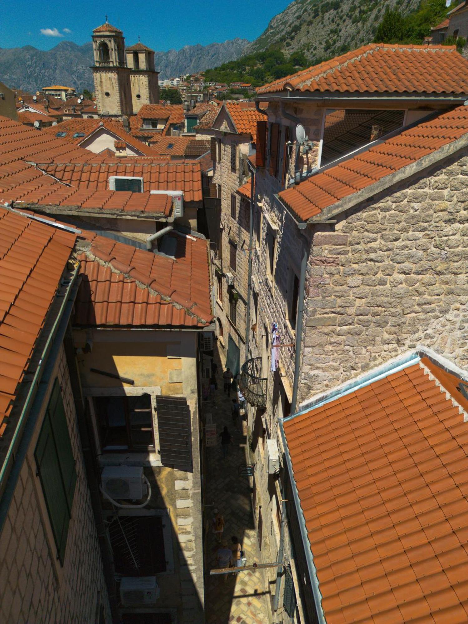 Old Town Youth Hostel Котор Екстериор снимка