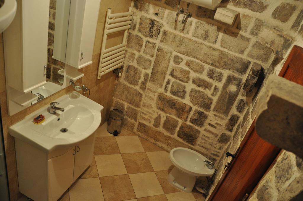 Old Town Youth Hostel Котор Екстериор снимка