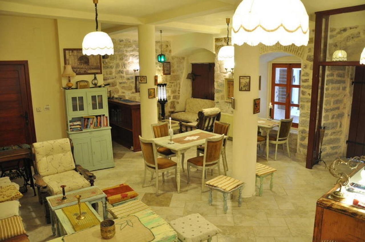 Old Town Youth Hostel Котор Екстериор снимка